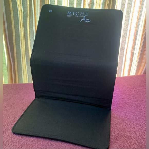 🌺🎁MICHE🌺FREE 🌺BUNDLE 🌺 Miche Ava Purse Changeable front face🌺
#TEM🍀#BILL5 - Picture 4 of 10